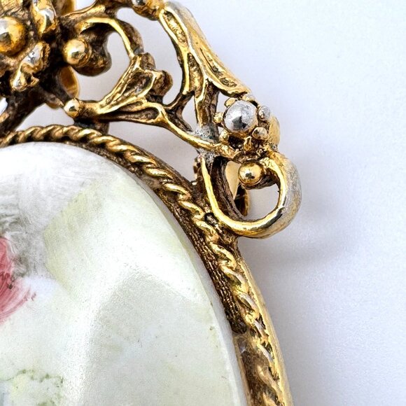 Hand-Painted Floral Porcelain Vtg Brooch Pin Gold-Tone Signed Ornate Frame - Picture 8 of 9